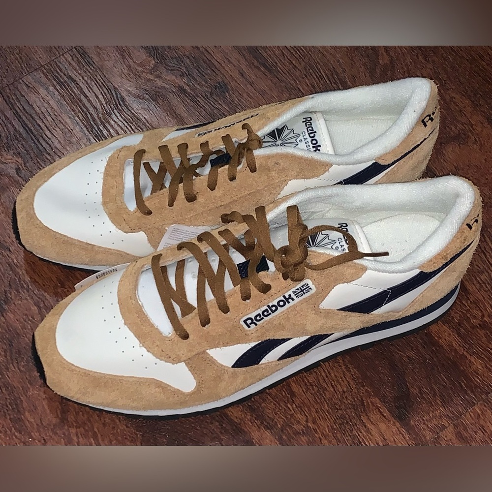 Reebok - Picture 4 of 14